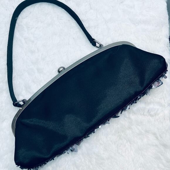 Shell Evening Bag With Handle - Picture 4 of 9